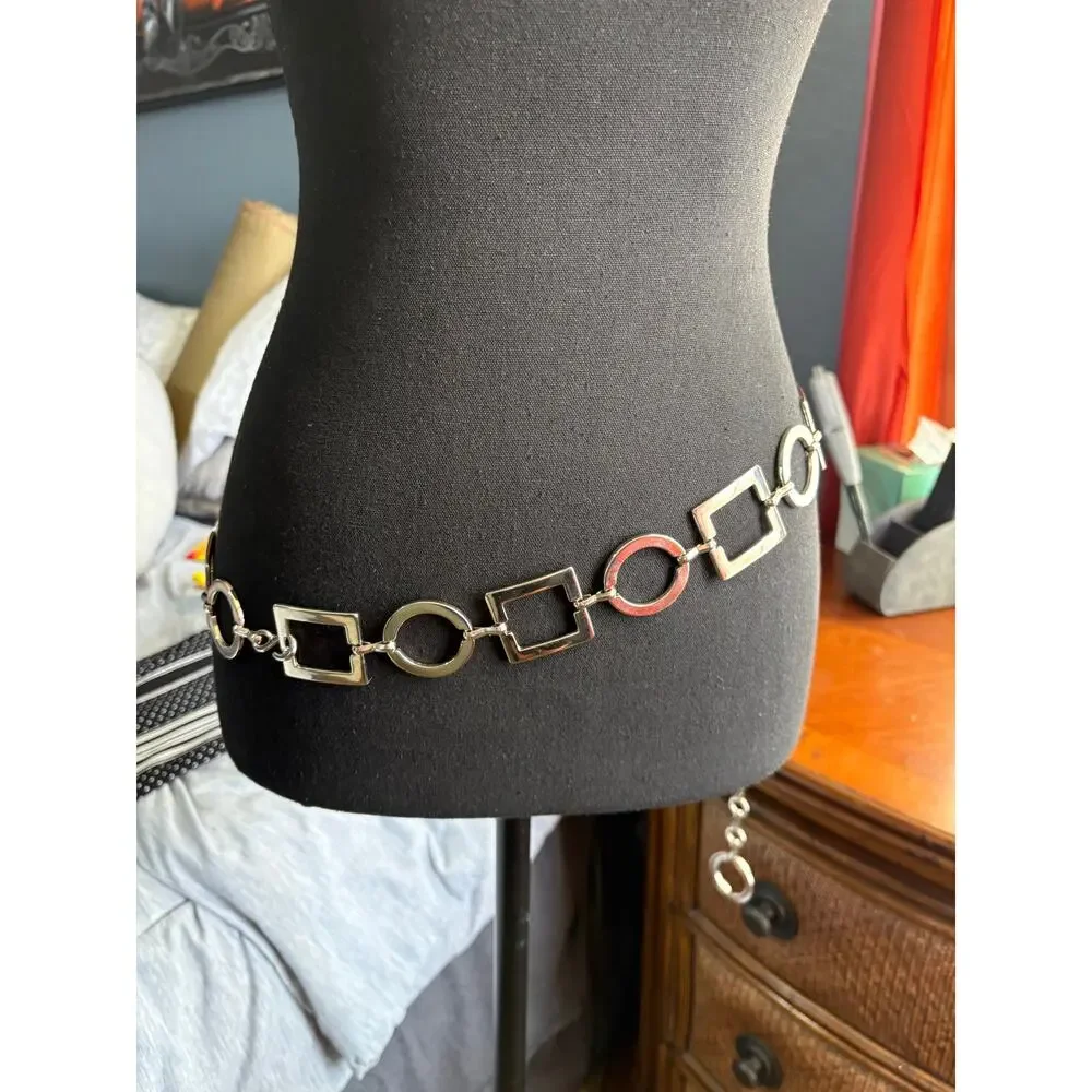 Women’s Geometric Chain Belt in Silver